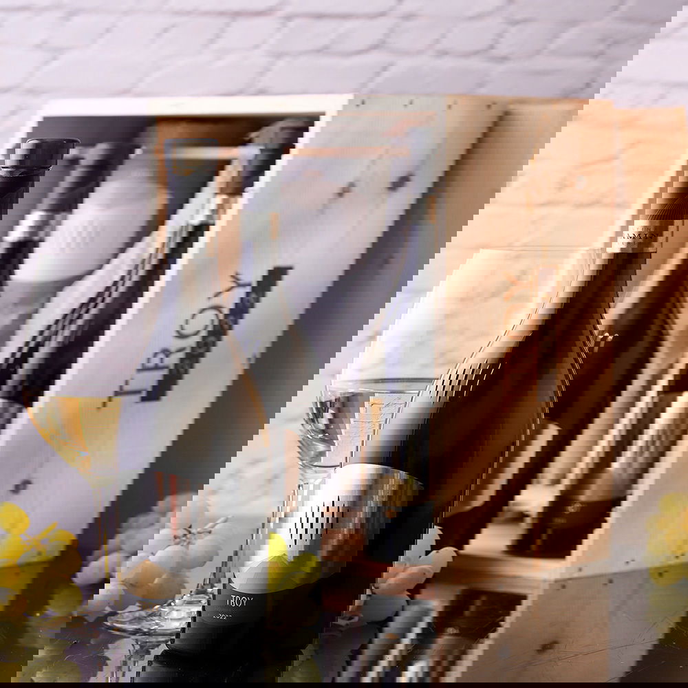 6er-Holzkiste Chardonnay Riserva 2022 Troy